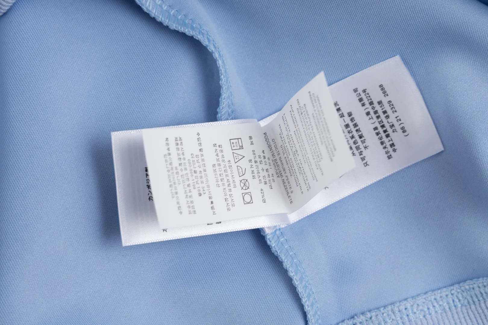 P236 #R95 Ralph Lauren/Ralph Lauren Twelve Color Pony🐎 Embroidered zipper cardigan jacket hooded sweatshirt This hooded sweatshirt is decorated with a simple style that represents Ralph Lauren. It is paired with a pony embroidery pattern, which is three-dimensional and full! The solid color fabric paired with exquisite embroidery instantly sets it off! Hooded sports design, loose and casual fit! The overall texture is very strong! Through the pictures, we can feel the thickness and texture of custom-woven and dyed threads. The workmanship is exquisite. They are shipped from major foreign trade factories. They are all made by masters with many years of experience. Everything is of high standards and requirements! Simple and versatile style ~ super delicate and soft, close to the body without being tied, all fabrics and accessories are original custom-made and of high quality! Perfectly reflects the brand’s sense of superiority! Standard cut, comfortable stretch, unrestricted movement! Highly practical, high-end and classy! Versatile style ~ can be paired with jeans or jogging pants. Ideal for transitioning from your morning commute to weekend events!  Color: Black with red label Black with white label Khaki Navy blue with red label Navy blue with white label White Light gray Dark gray Burgundy Army green Light blue Pink Size: S M L